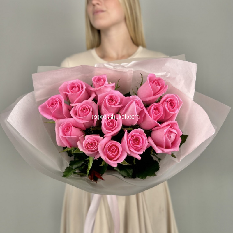 Букет из 15 розовых роз Ревиваль