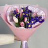 Букет с ирисами и тюльпанами "Весна"